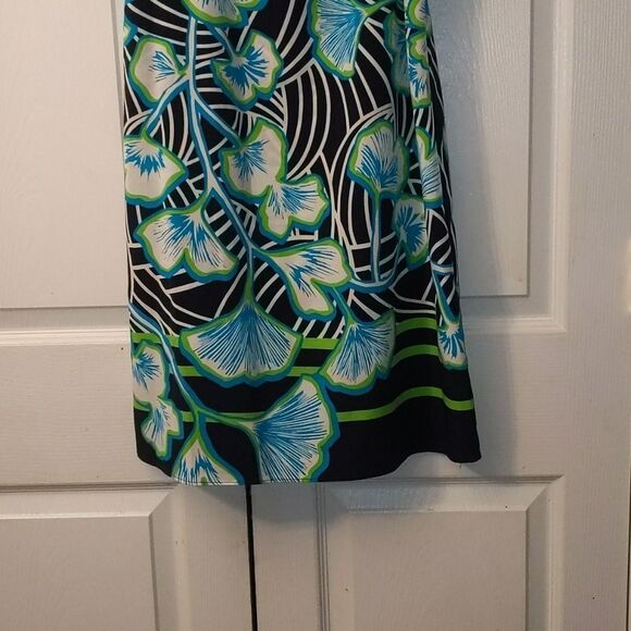 Crown and Ivy printed dress
 Sz PS - Picture 2 of 5